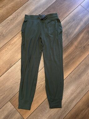 Green lululemon joggers size 8